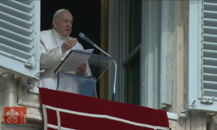 Папа Франциск разом з прочанами помолився за мир в Україні