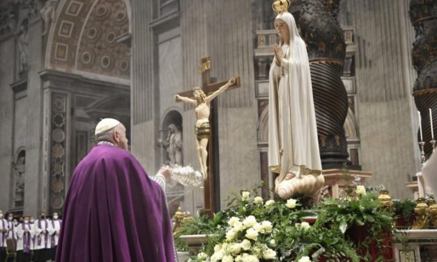 Папа Франциск посвятив Україну, Росію та все людство Непорочному Серцю Марії