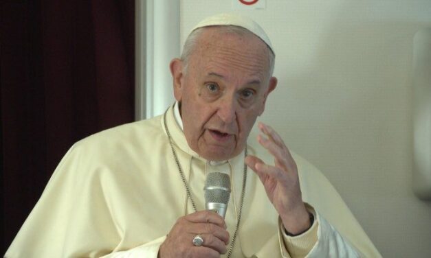 «Слухати вухами серця». Папа на 56-й Всесвітній день суспільних комунікацій