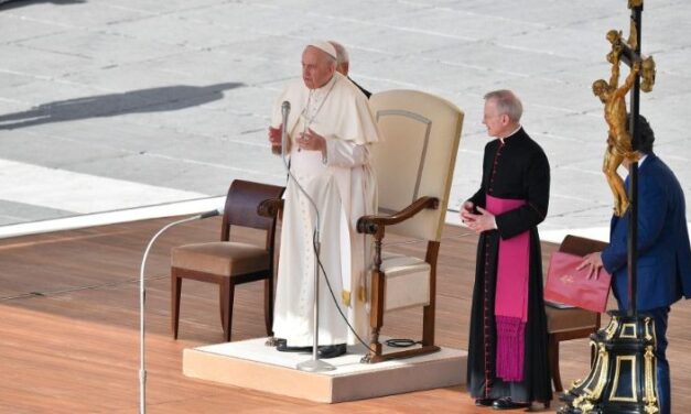 Папа: це «пора fake news, колективних забобонів і псевдо-наукових правд»