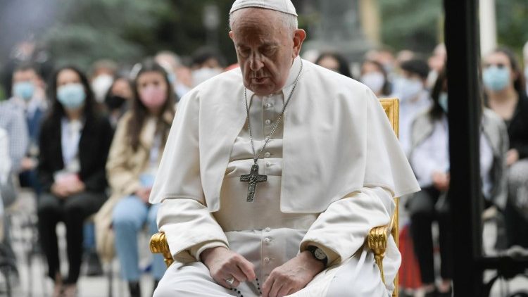 В останній день травня Папа очолить молитву до Богородиці за мир