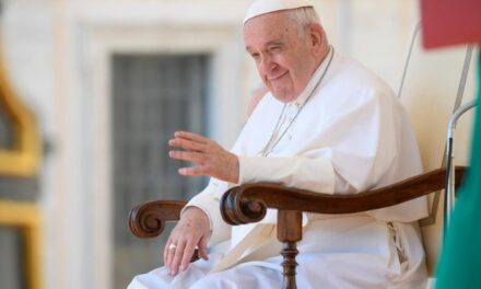 Папа: спільнота повинна разом і часто відвідувати похилих віком