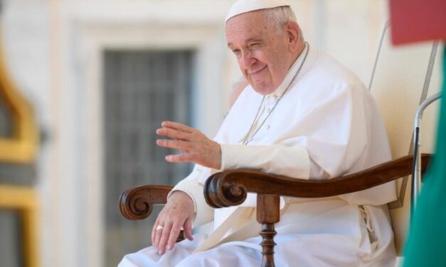 Папа: спільнота повинна разом і часто відвідувати похилих віком