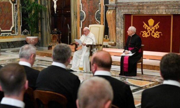 Папа: Не забуваймо про мучеництво, яке переживає Україна