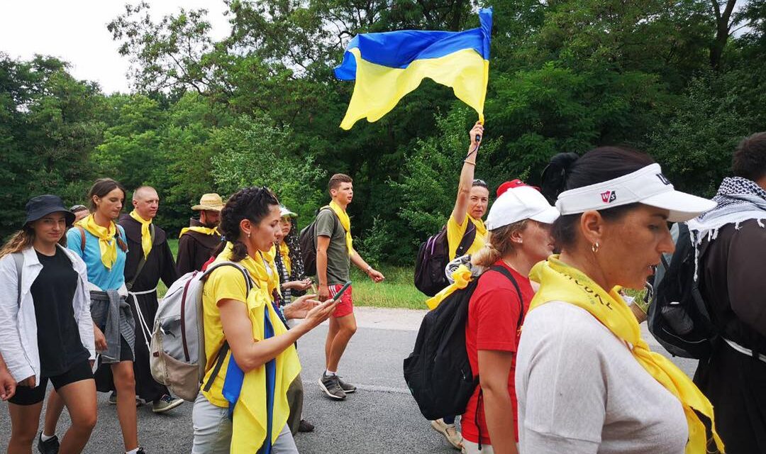 Царице України, випроси нам мир!