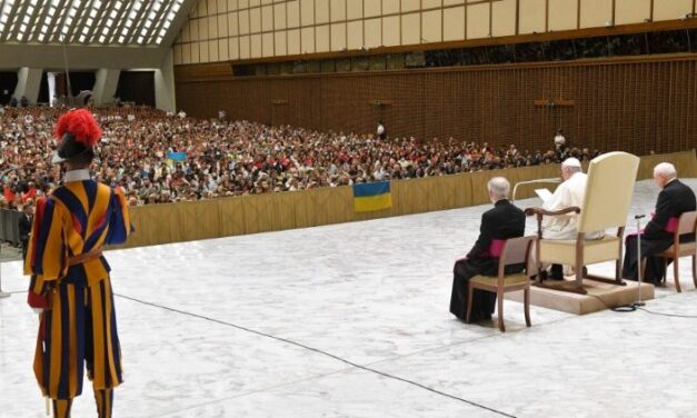 Папа: Війна – це божевілля, ми потребуємо миру!
