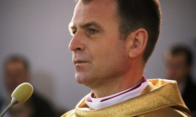 Єпископ Гончарук заохочує до молитви у вересні до Матері Божої Страждальної за повернення полонених