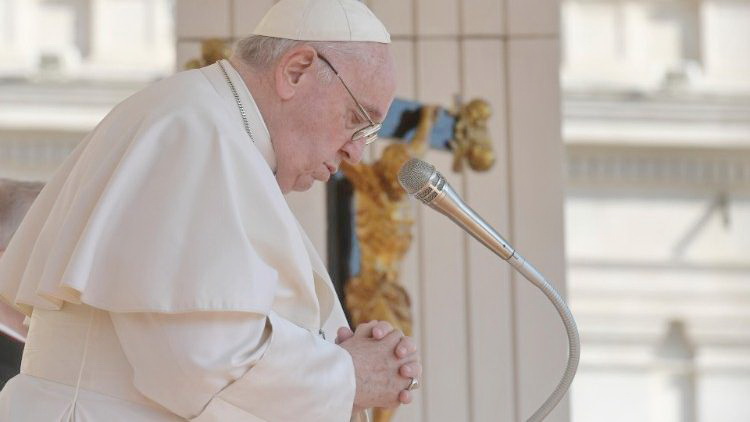 Папа: ношу в собі біль міст, які страждають від бомбардувань в Україні