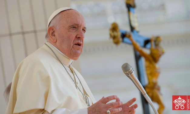 Папа: повертаймося думками до України та молімося за неї