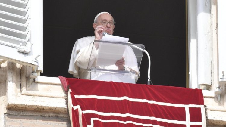 Папа запросив єднатися з ним у вівторок в молитві за мир в Україні та світі