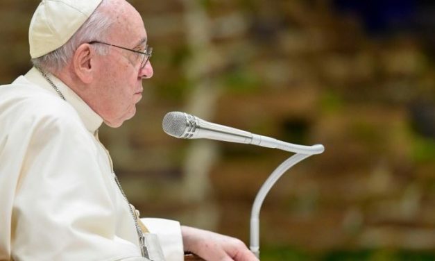 Папа: відсвяткуймо цьогорічне Різдво скромніше, з українцями в серці