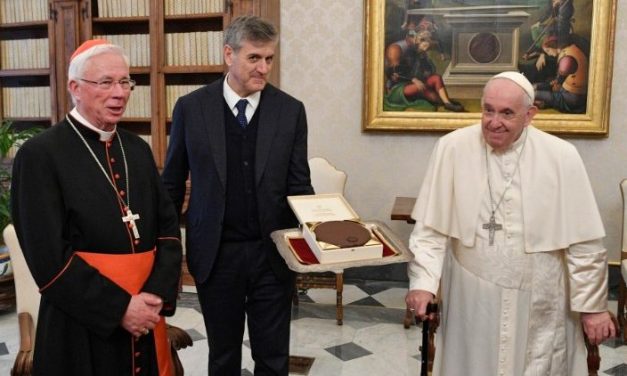 Папі Францискові 86 років. Найкращим подарунком для нього є молитва