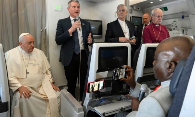 Папа: світ у стані війни, на дорозі самознищення, зупинімося