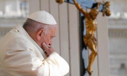 Папа: триваймо в близькості та молитві за багатостраждальну Україну