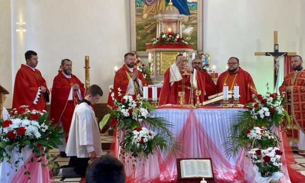 Єпископ Микола Лучок OP на відпустовій Месі у Ясіня: ділімося тим, що нам каже Ісус