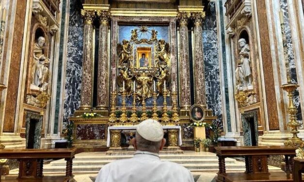 Папа ввірив свою чергову Апостольську подорож Діві Марії