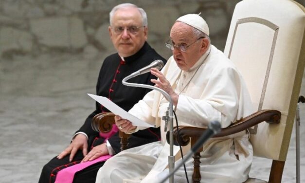 Папа закликав жертвувати серпневі паломництва за Україну