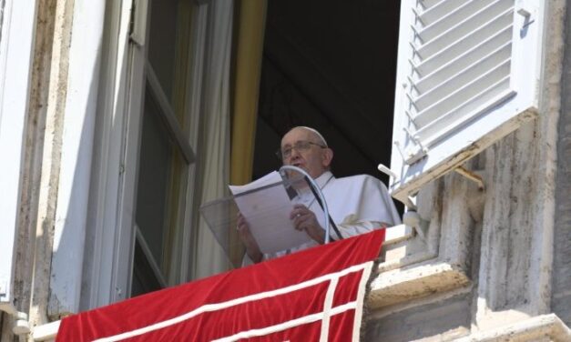 Папа закликав молитися за Україну та звернув увагу на трагедії Середземномор’я