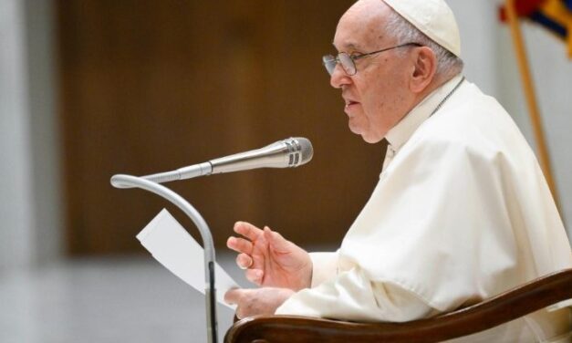 Папа: молімося, будь ласка, і не забуваймо про багатостраждальну Україну