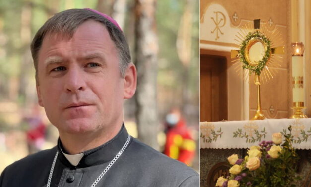 Єпископ Гончарук заохочує до адорації Пресвятих Дарів 23 серпня