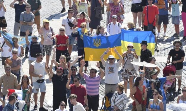 Папа: посилюймо наші молитви за Україну, яка дуже страждає!