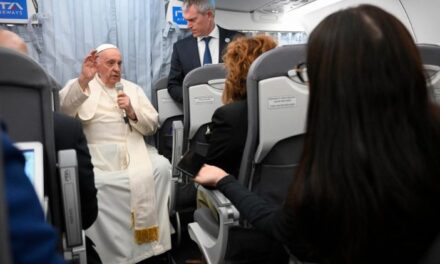 Папа: не слід гратися з мучеництвом українського народу