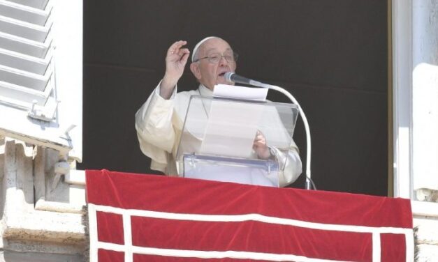 Папа: не забуваймо про дорогу Україну, яка щодня багато страждає