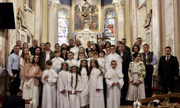 Ужгород. Перше Причастя у парафії св. Георгія