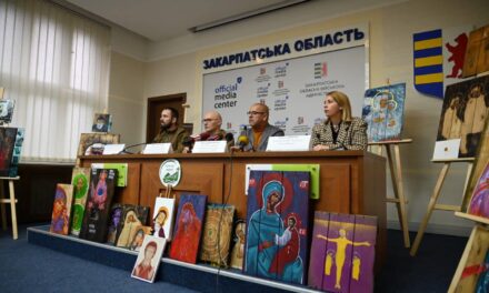 Ужгород: католицький іконописець з Польщі допомагає жертвам війни в Україні