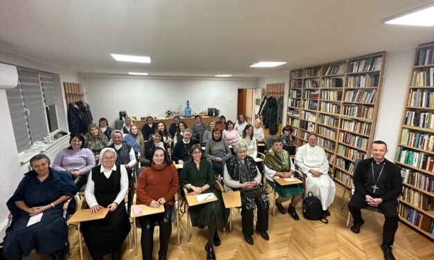 Зустріч єпископа Миколи Лучка OP з катехитами Мукачівської дієцезії