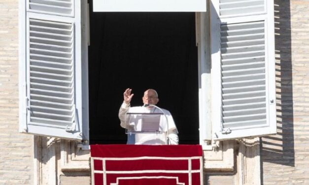 Папа: наближаючись до Різдва, не забуваймо про мученицьку Україну