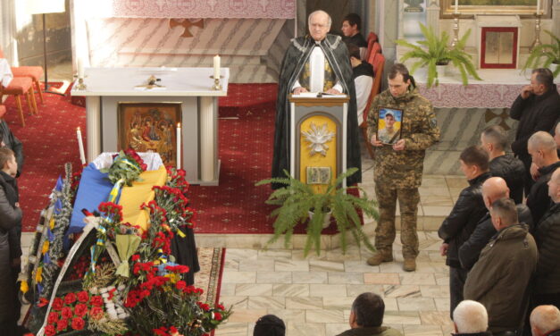 У Павшині попрощалися із захисником: кінцем життя він уподібнився до Ісуса