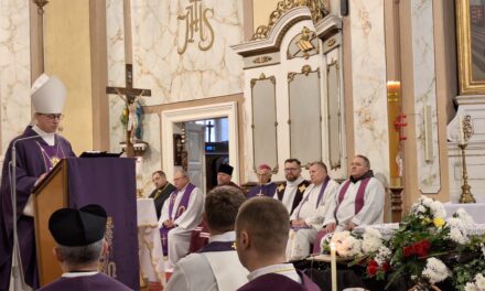 Єпископ Микола Лучок на похороні батька священника: віримо, що він уже в домі Отця