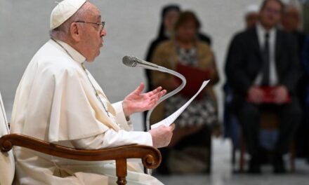 Папа: нехай Господь дарує мир в Україні, що страждає від бомбардувань