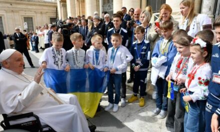 Діти з Ужгорода та Львова зустрілися з Папою Франциском