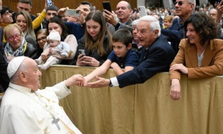 Папа Франциск: любов бабусь і дідусів сприяє зростанню всіх