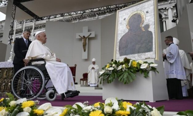 Нехай Бог миру просвітить серця людей. «Царице Неба» в Папою у Венеції