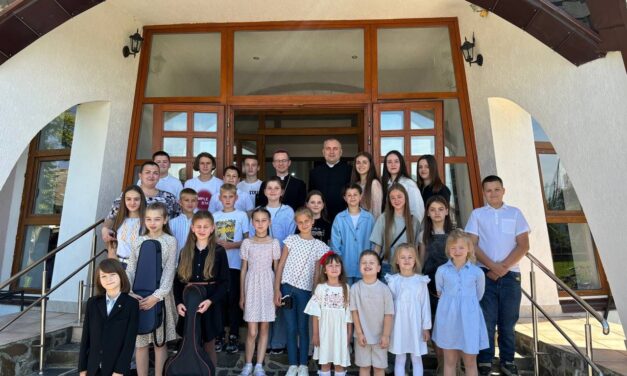 Єпископ Микола у Довгому: прийняти любов, яка є в Пресвятій Трійці