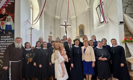 Довічні обітниці сестри Едіти Марії SSpS у Сваляві: показувати іншим живу присутність Святого Духа