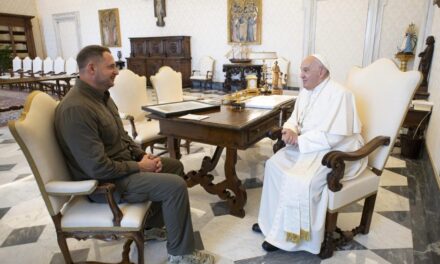 Папа зустрівся з керівником офісу Президента України