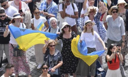 Папа: підтримую зусилля з допомогою міжнародної спільноти для миру в Україні