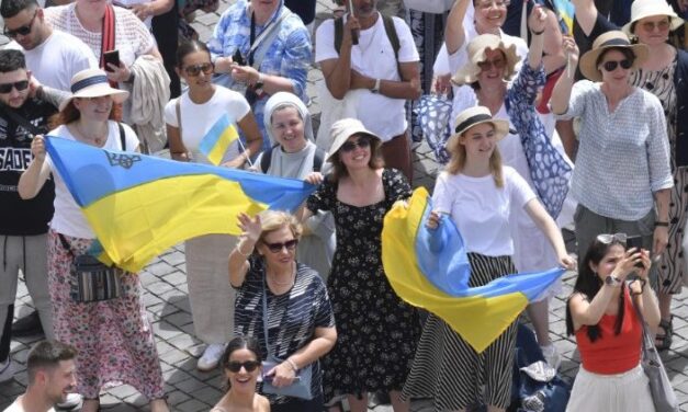 Папа: підтримую зусилля з допомогою міжнародної спільноти для миру в Україні