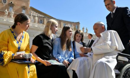 Папа зустрівся з родичами українських військовополонених