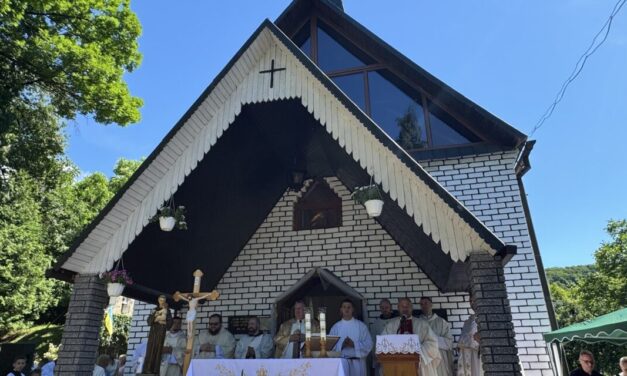 Отець Петро Жарковський у Анталовцях: дякуймо за дар віри
