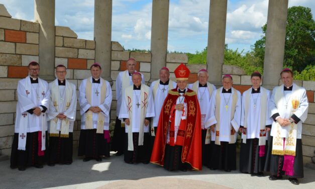 Єпископи України освятили Шаргородську Кальварію