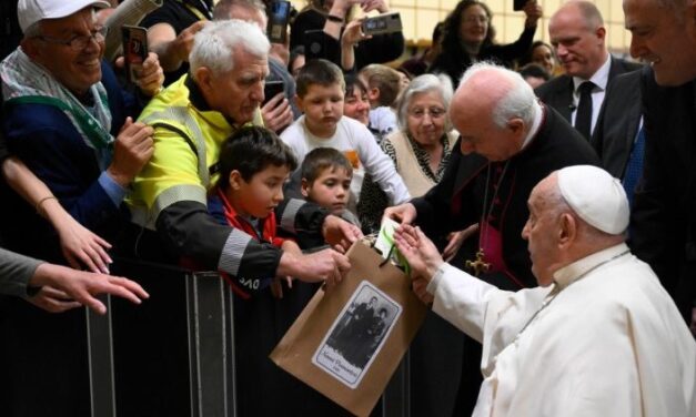 Папа: будувати братерське суспільство на завіті між молоддю та похилими віком