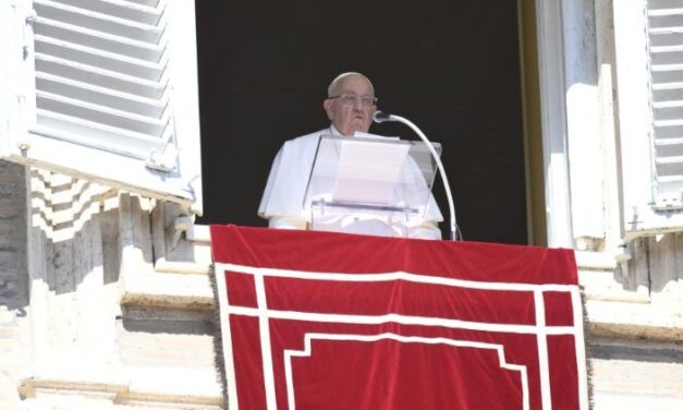 Папа: нехай припиняться обстріли цивільного населення в Україні