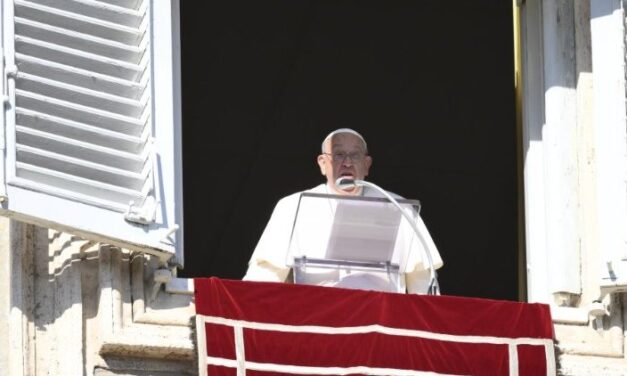 Папа: висловлюю мій біль через війну в Україні