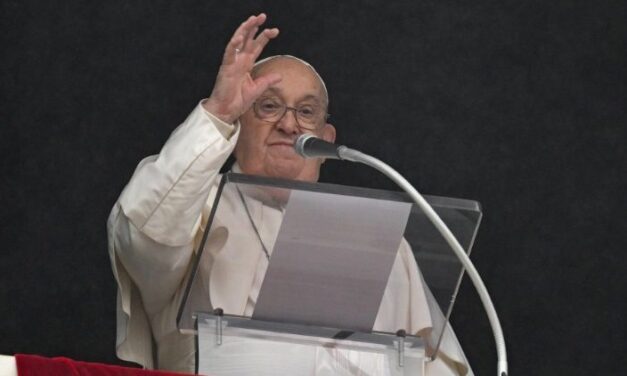 Папа: досить обстрілювати цивільних, досить уражати школи і лікарні!