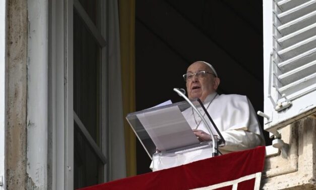 Папа: першочергова цінність життя вимагає сказати «ні» війні, молімося за Україну